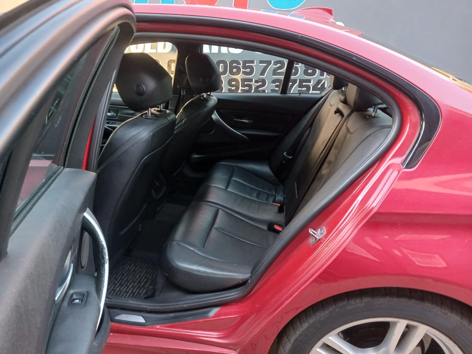2013 BMW 3 Series 320d M Sport — photo 12