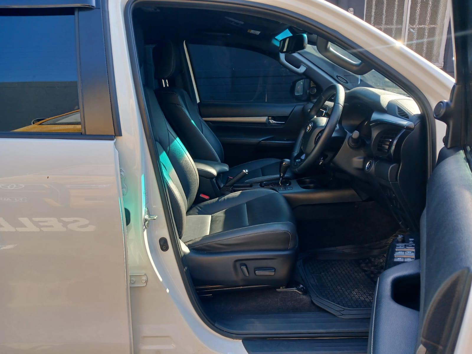 2025 Toyota Hilux 2.8 gd6 double cab legend 4x2 automatic — photo 7