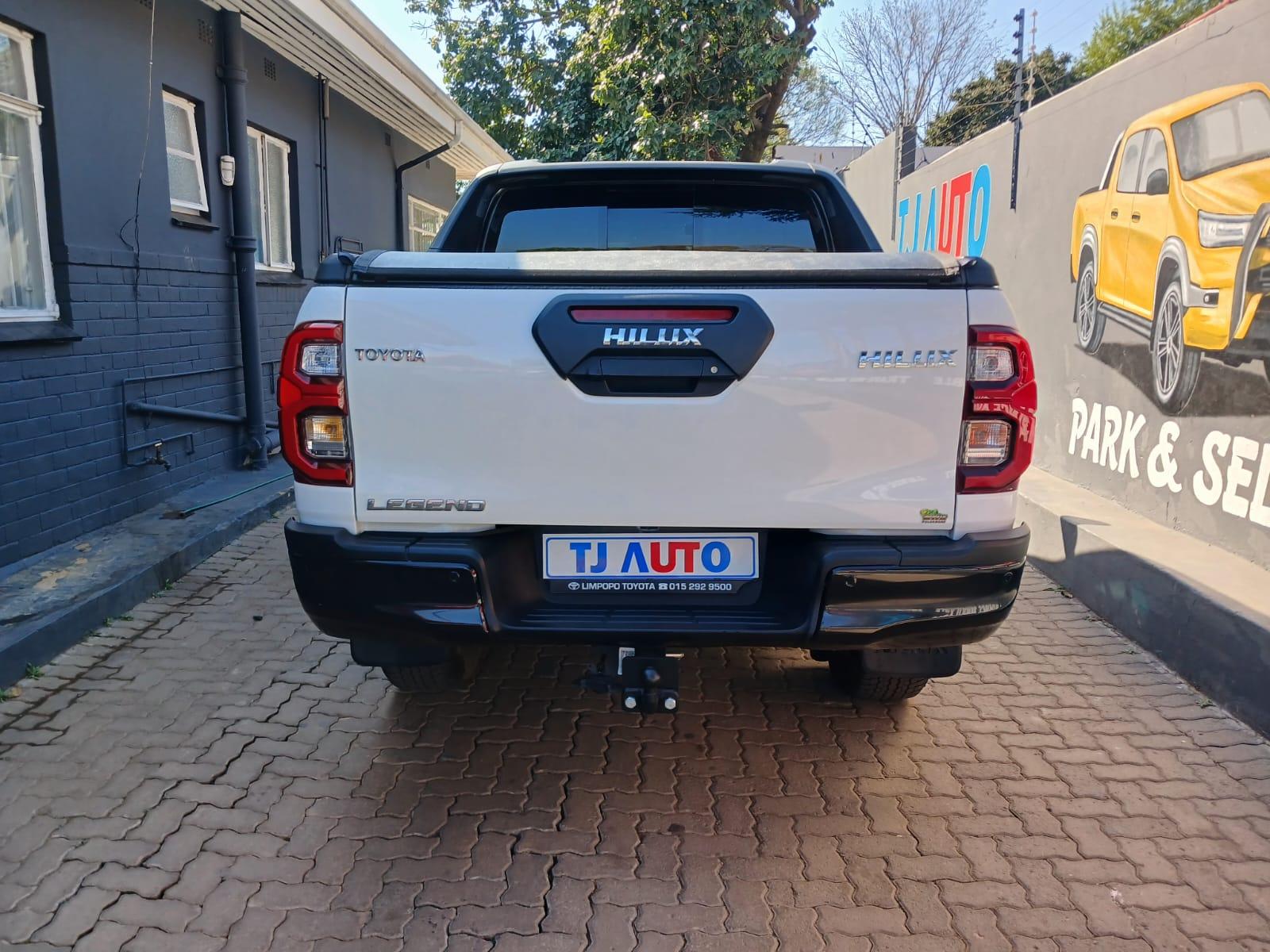 2025 Toyota Hilux 2.8 gd6 double cab legend 4x2 automatic — photo 3