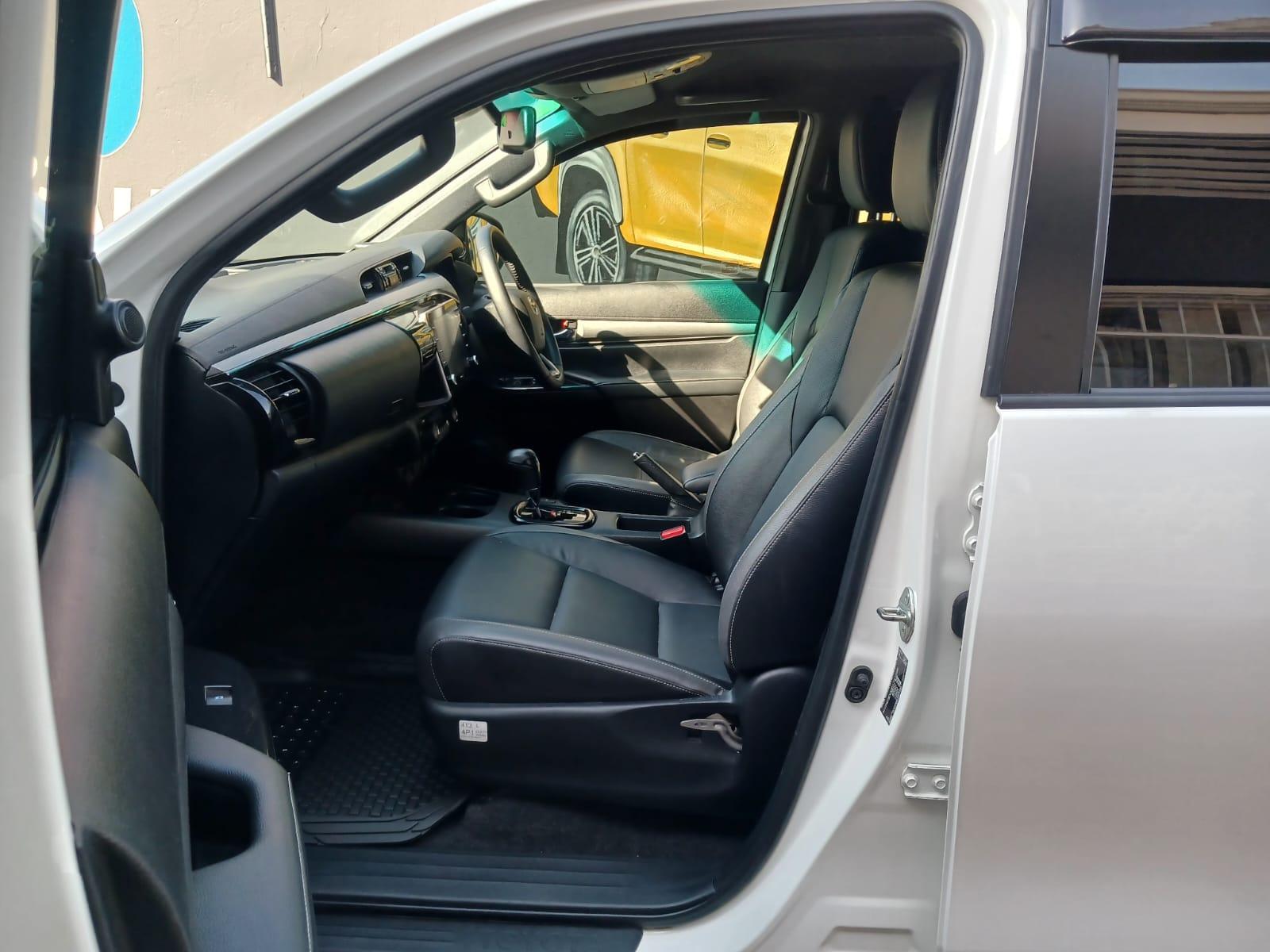2025 Toyota Hilux 2.8 gd6 double cab legend 4x2 automatic — photo 6