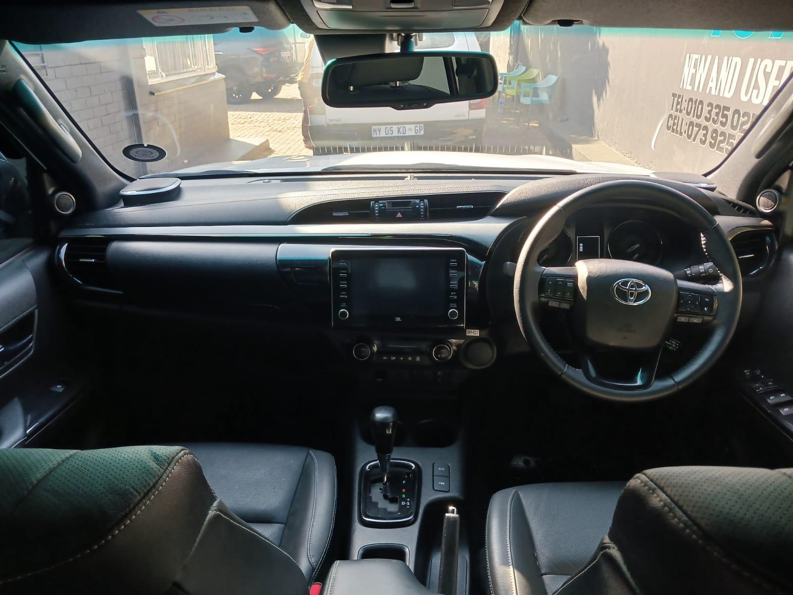 2025 Toyota Hilux 2.8 gd6 double cab legend 4x2 automatic — photo 9