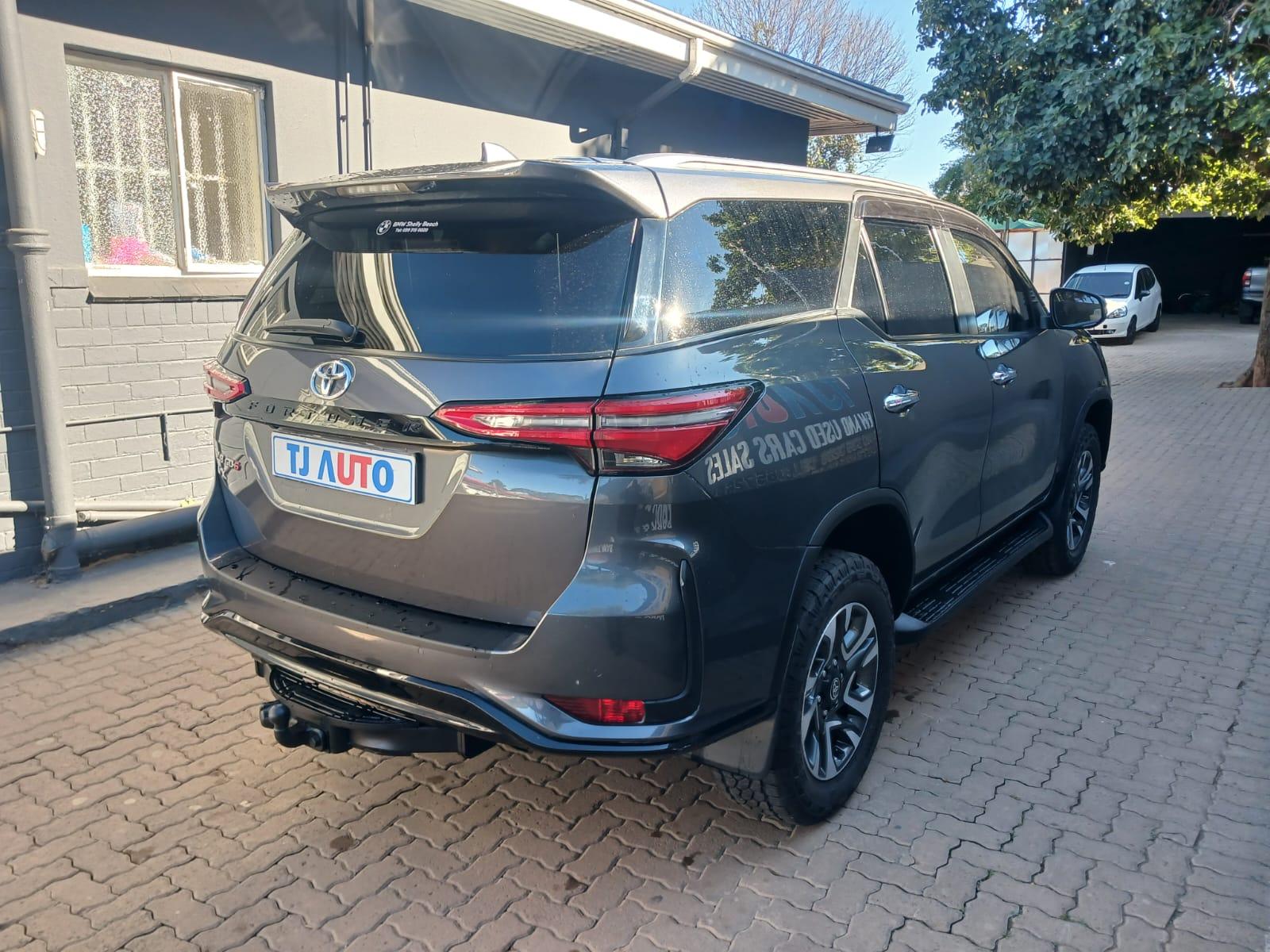 2023 Toyota Fortuner 2.8gd6 automatic 4x2vx — photo 4