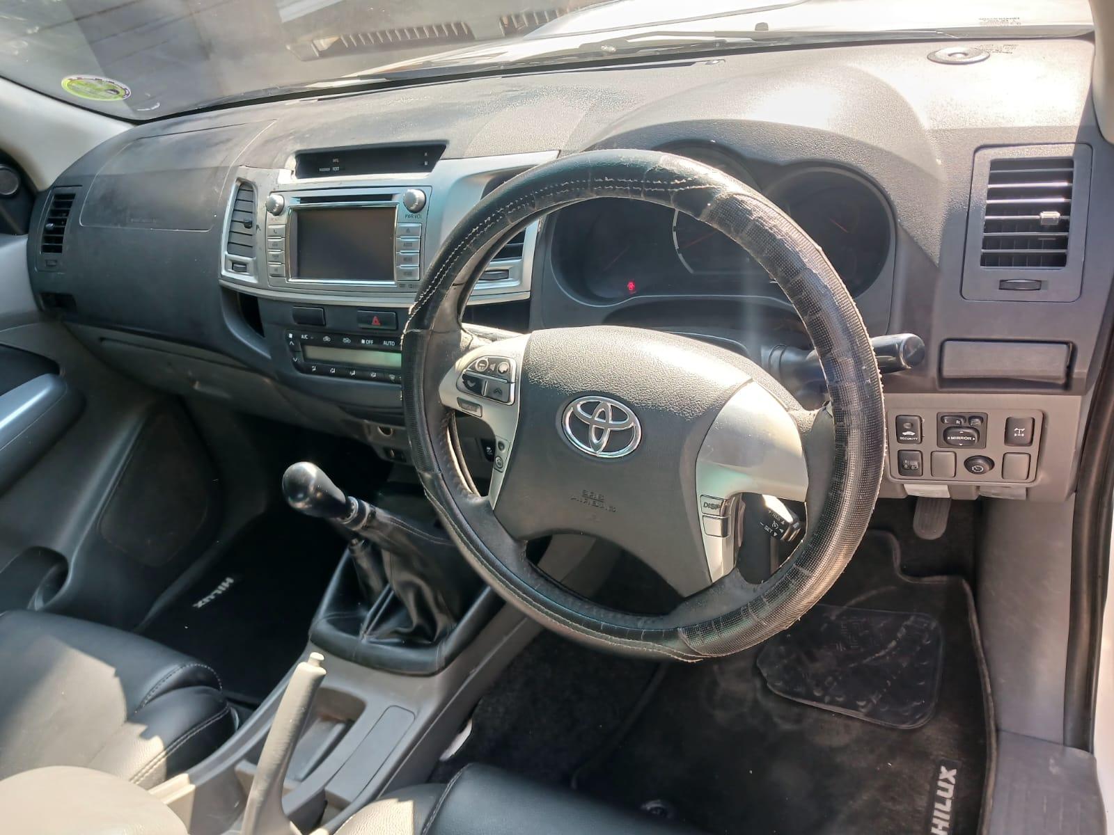 2014 Toyota Hilux 3.0 d4d double cab 4x4 manual — photo 5