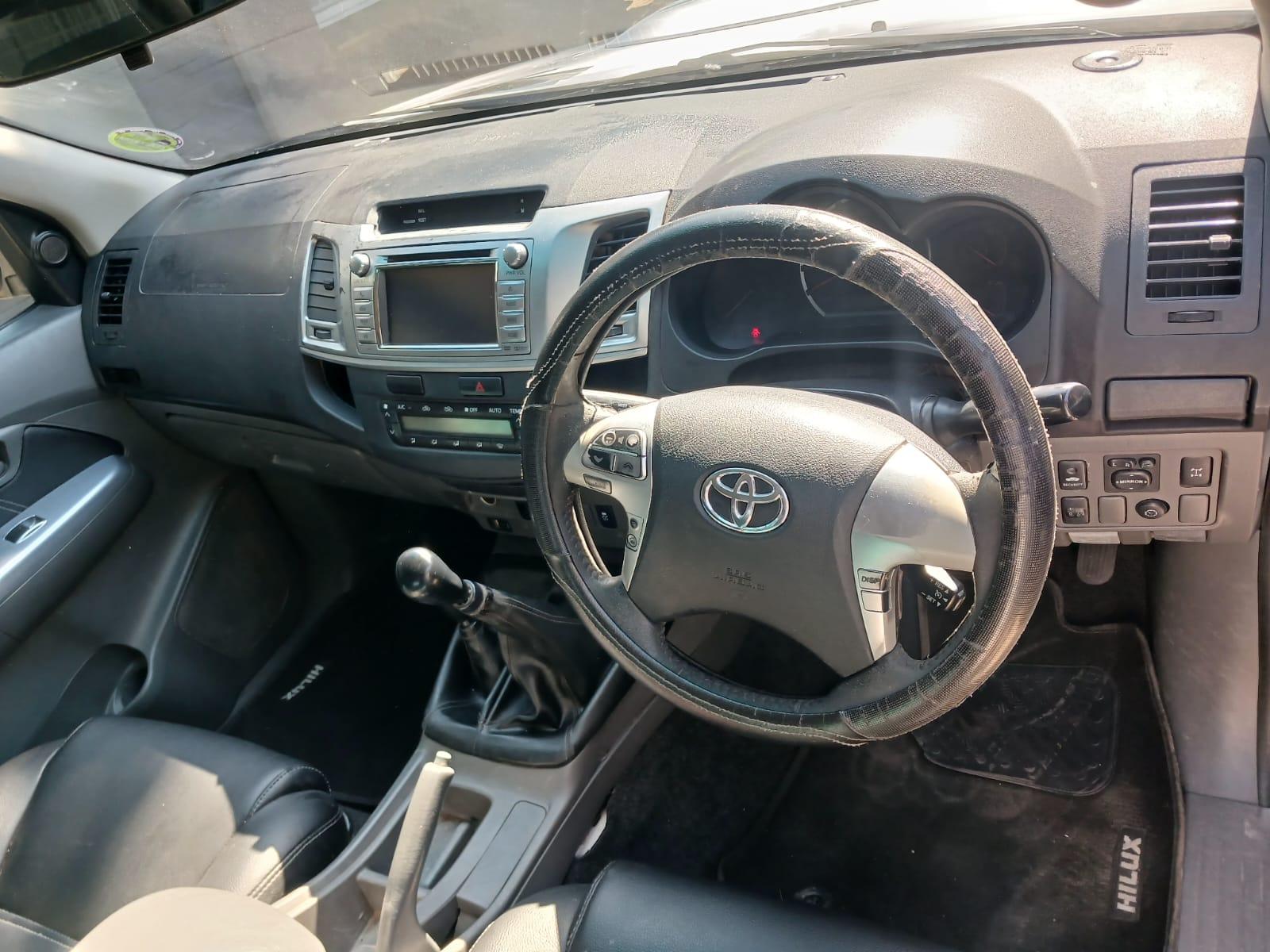2014 Toyota Hilux 3.0 d4d double cab 4x4 manual — photo 4