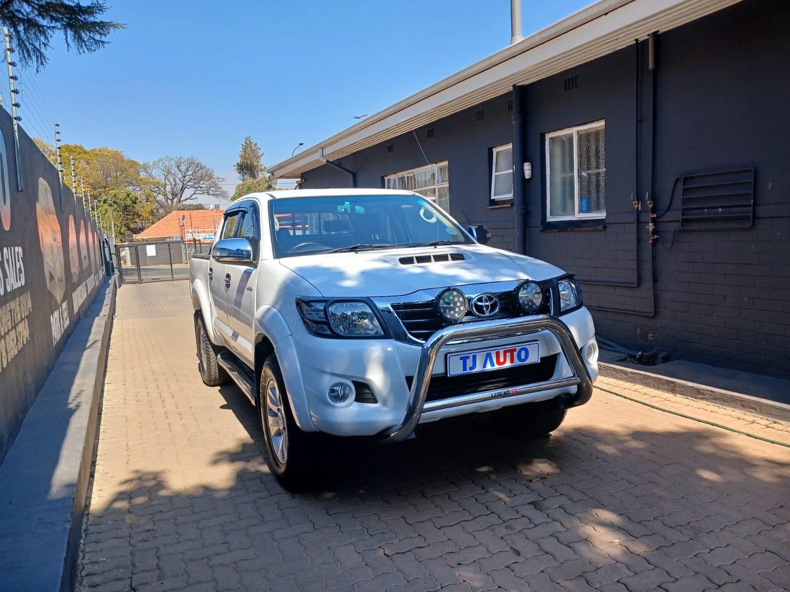2014 Toyota Hilux 3.0 d4d double cab 4x4 manual — photo 3