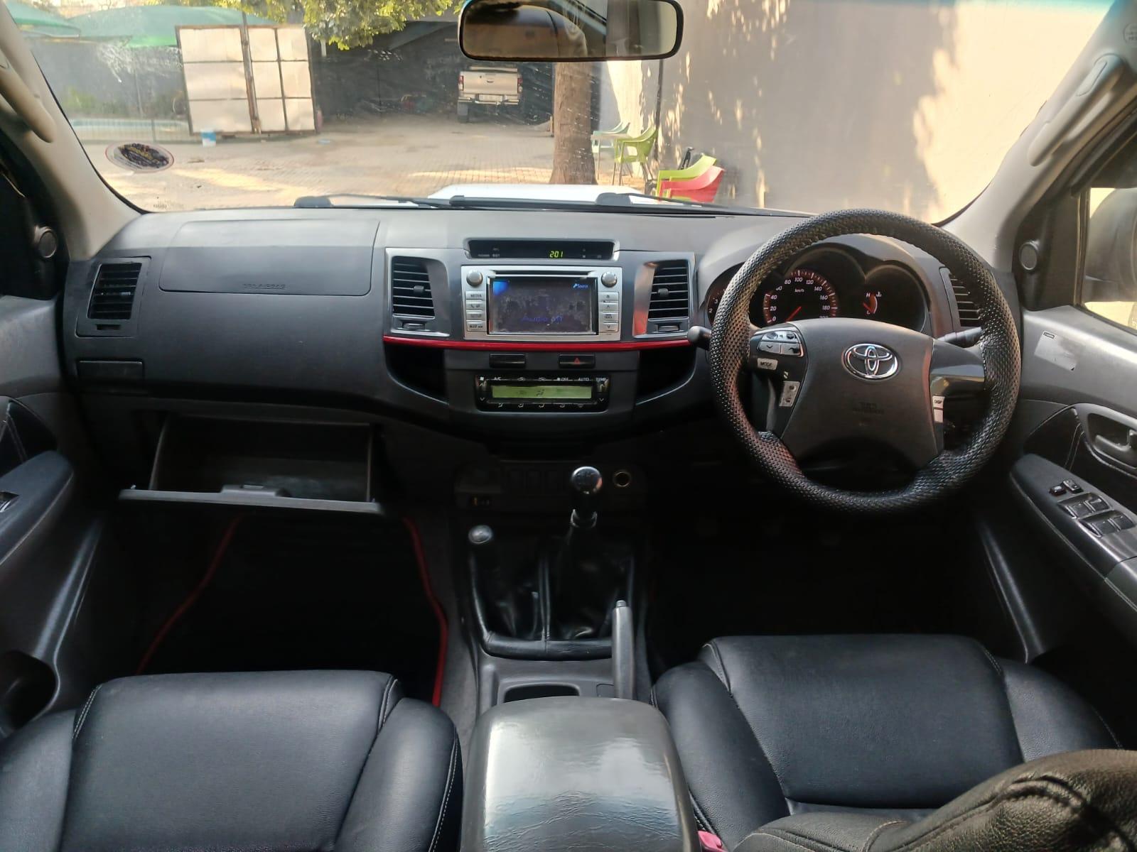 2011 Toyota Hilux 3.0 d4d double cab 4x4 manual — photo 7