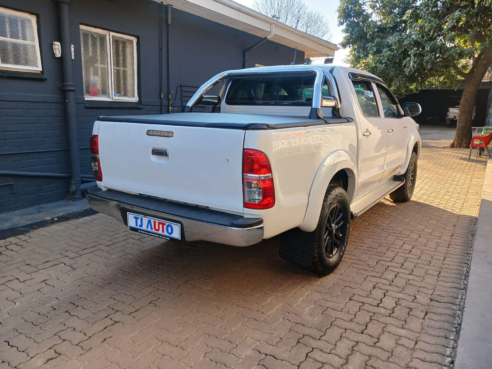 2011 Toyota Hilux 3.0 d4d double cab 4x4 manual — photo 6
