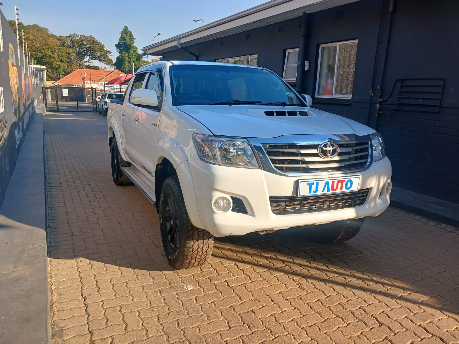 2011 Toyota Hilux 3.0 d4d double cab 4x4 manual — photo 3