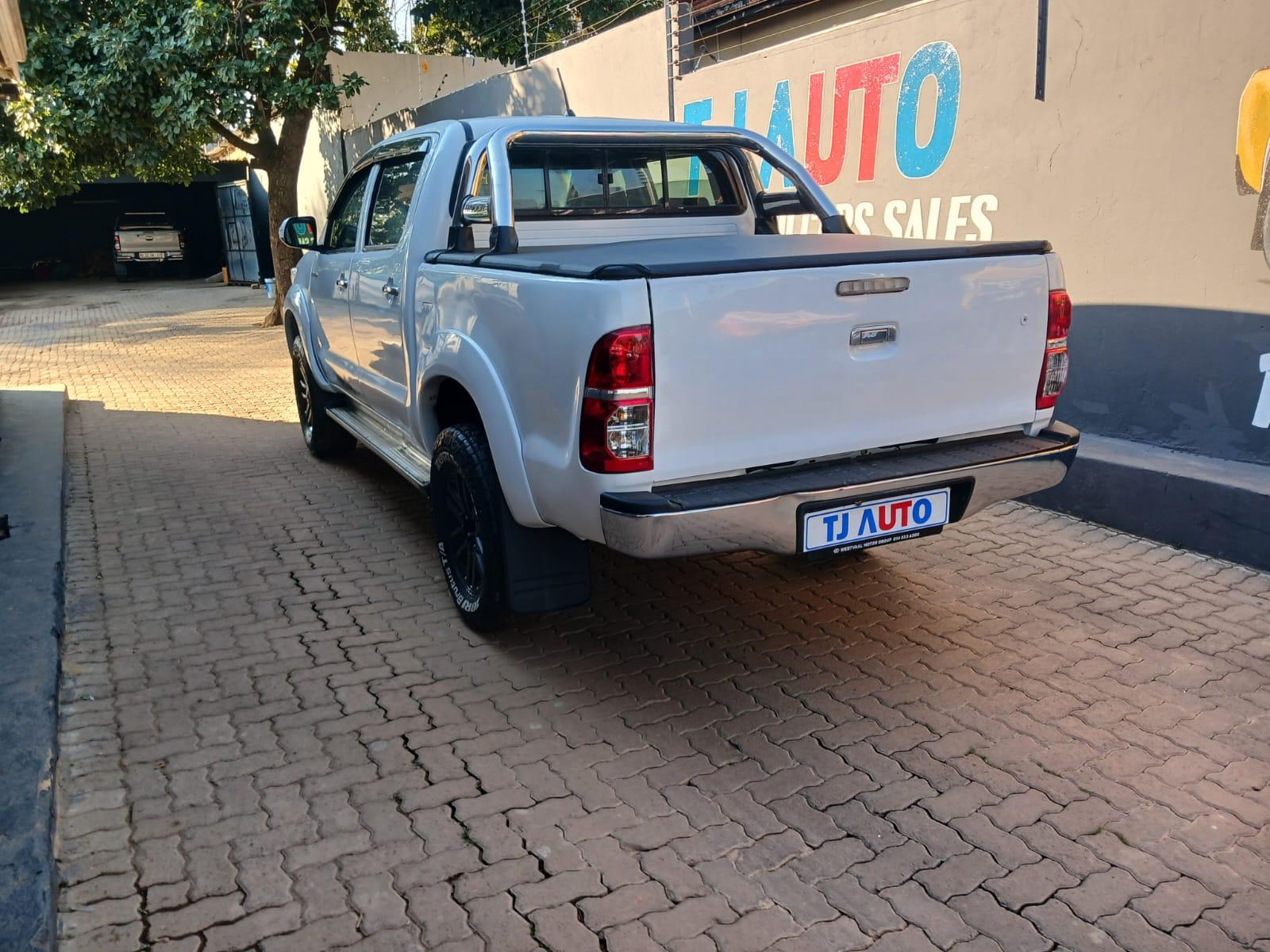 2011 Toyota Hilux 3.0 d4d double cab 4x4 manual — photo 4