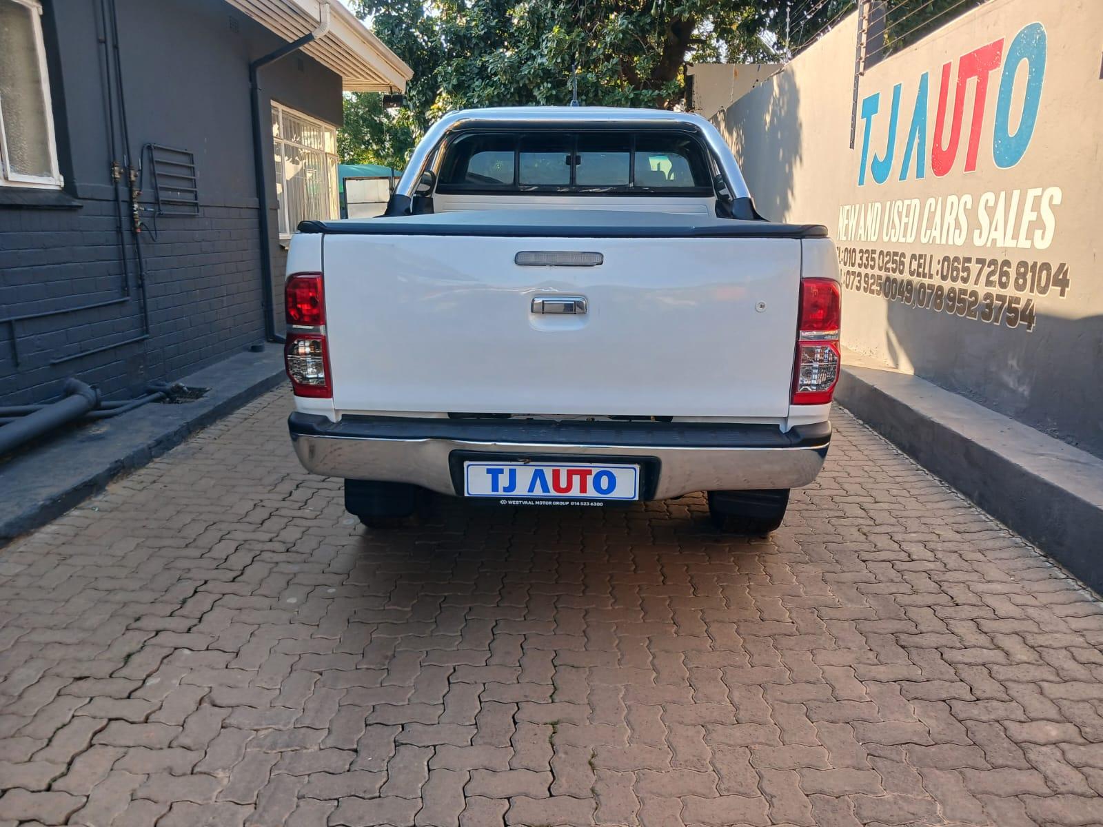 2011 Toyota Hilux 3.0 d4d double cab 4x4 manual — photo 5