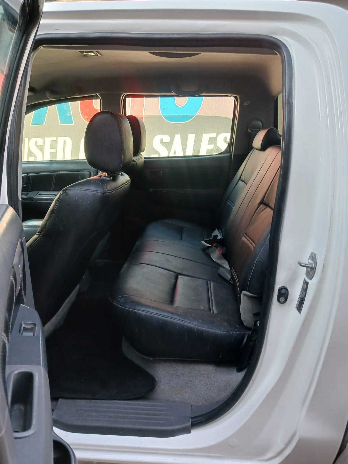 2011 Toyota Hilux 3.0 d4d double cab 4x4 manual — photo 9