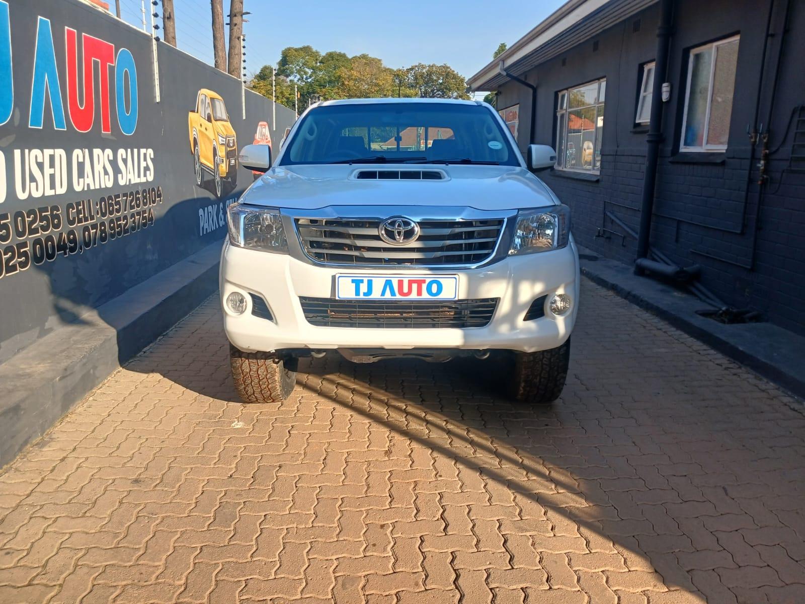 2011 Toyota Hilux 3.0 d4d double cab 4x4 manual — photo 2