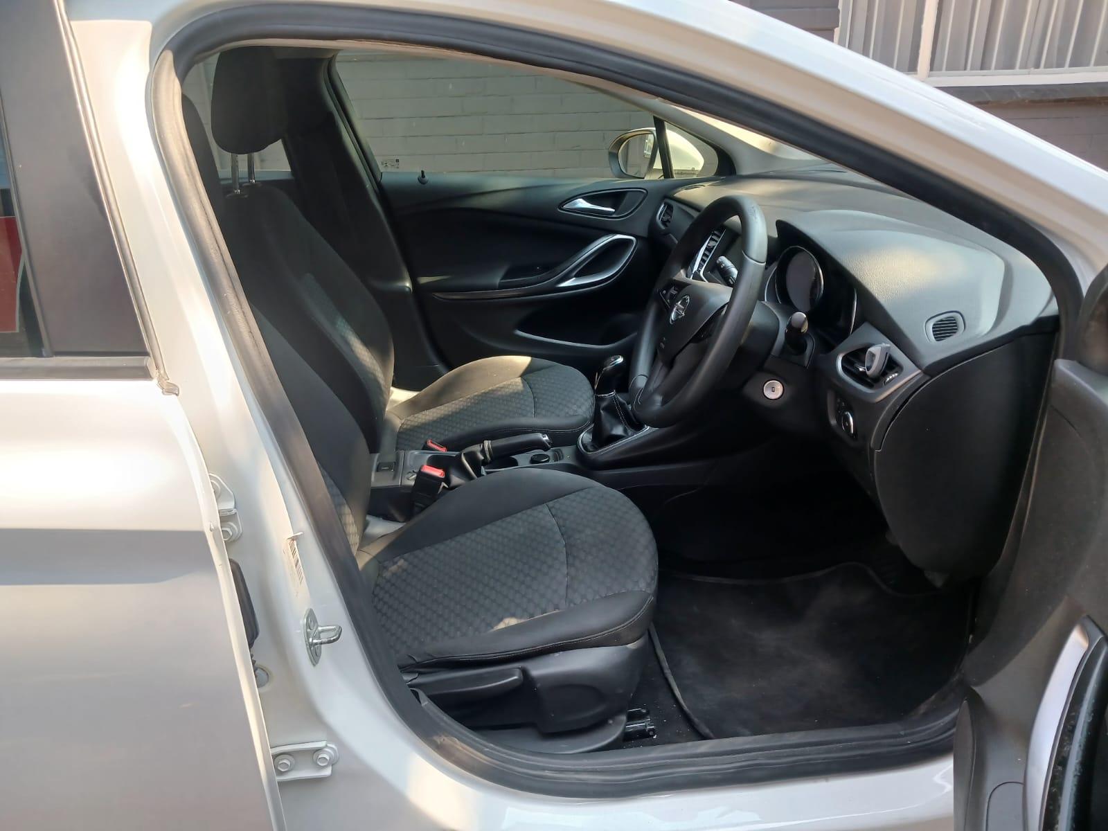 2018 Opel astra 1.0 — photo 9