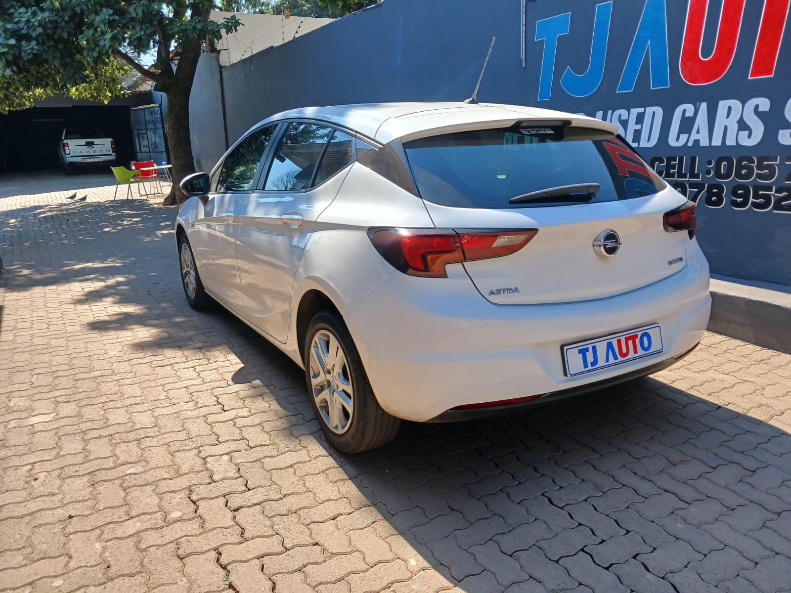 2018 Opel astra 1.0 — photo 4