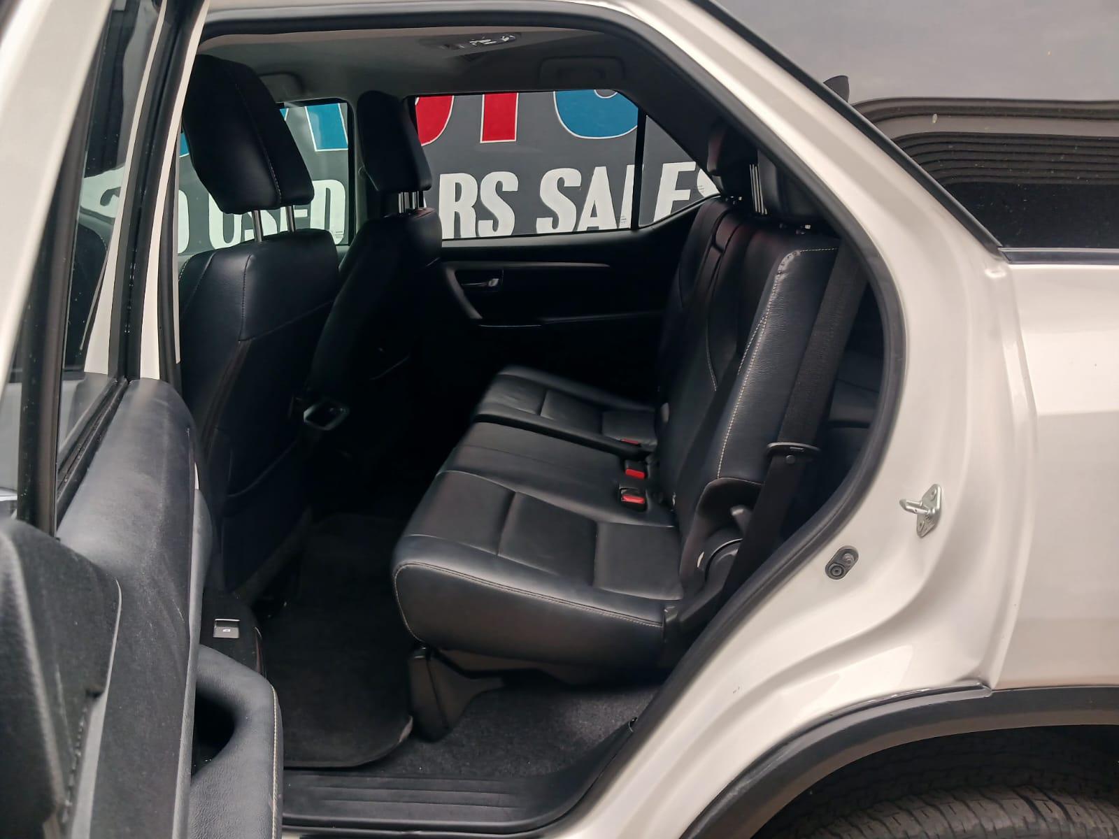 2023 Toyota Hilux 2.4 double cab 4x4 auto — photo 10