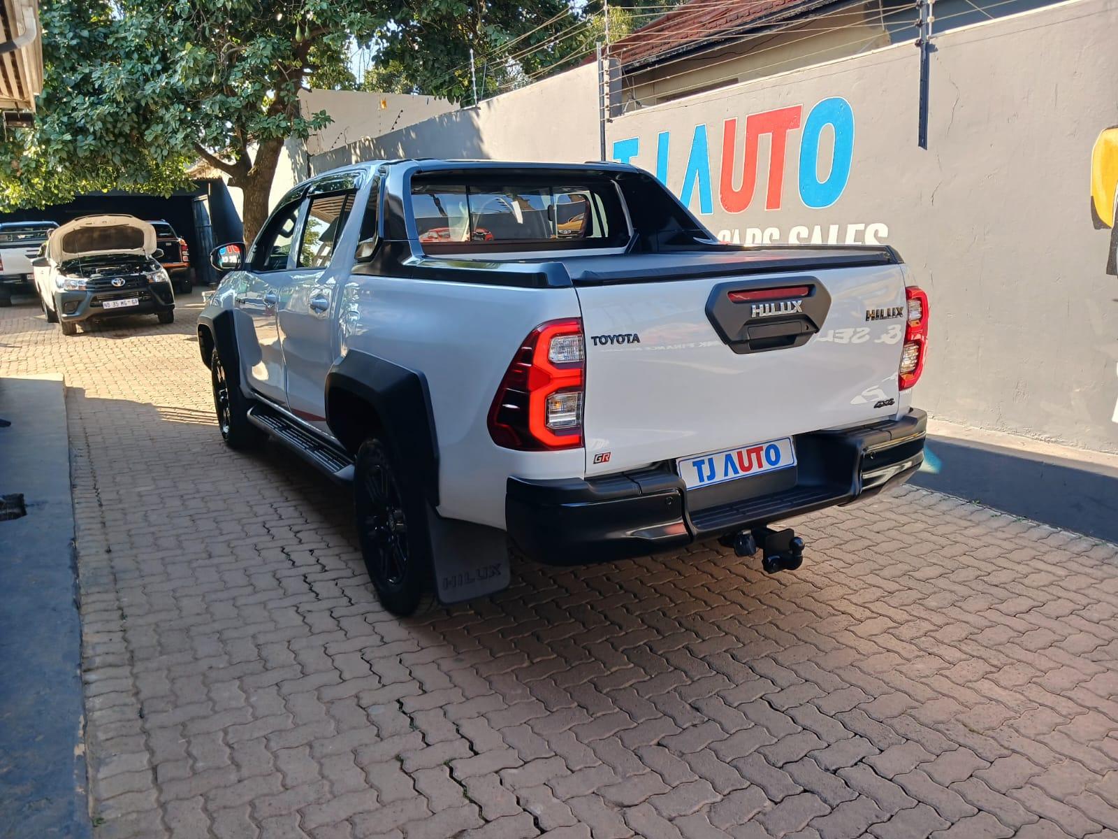 2026 Toyota Hilux 2.4 double cab 4x4 auto — photo 6