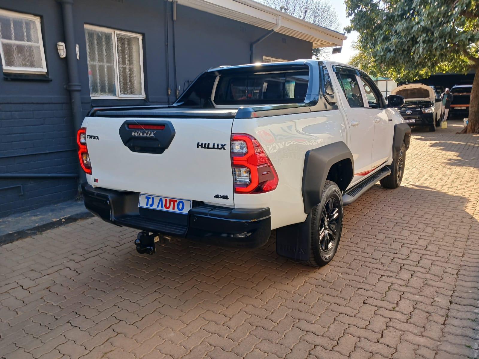 2026 Toyota Hilux 2.4 double cab 4x4 auto — photo 4