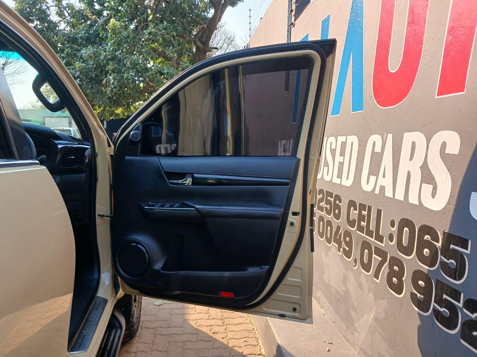 2020 Toyota Hilux 2.8 double cab legend 50 4x4 automatic — photo 8