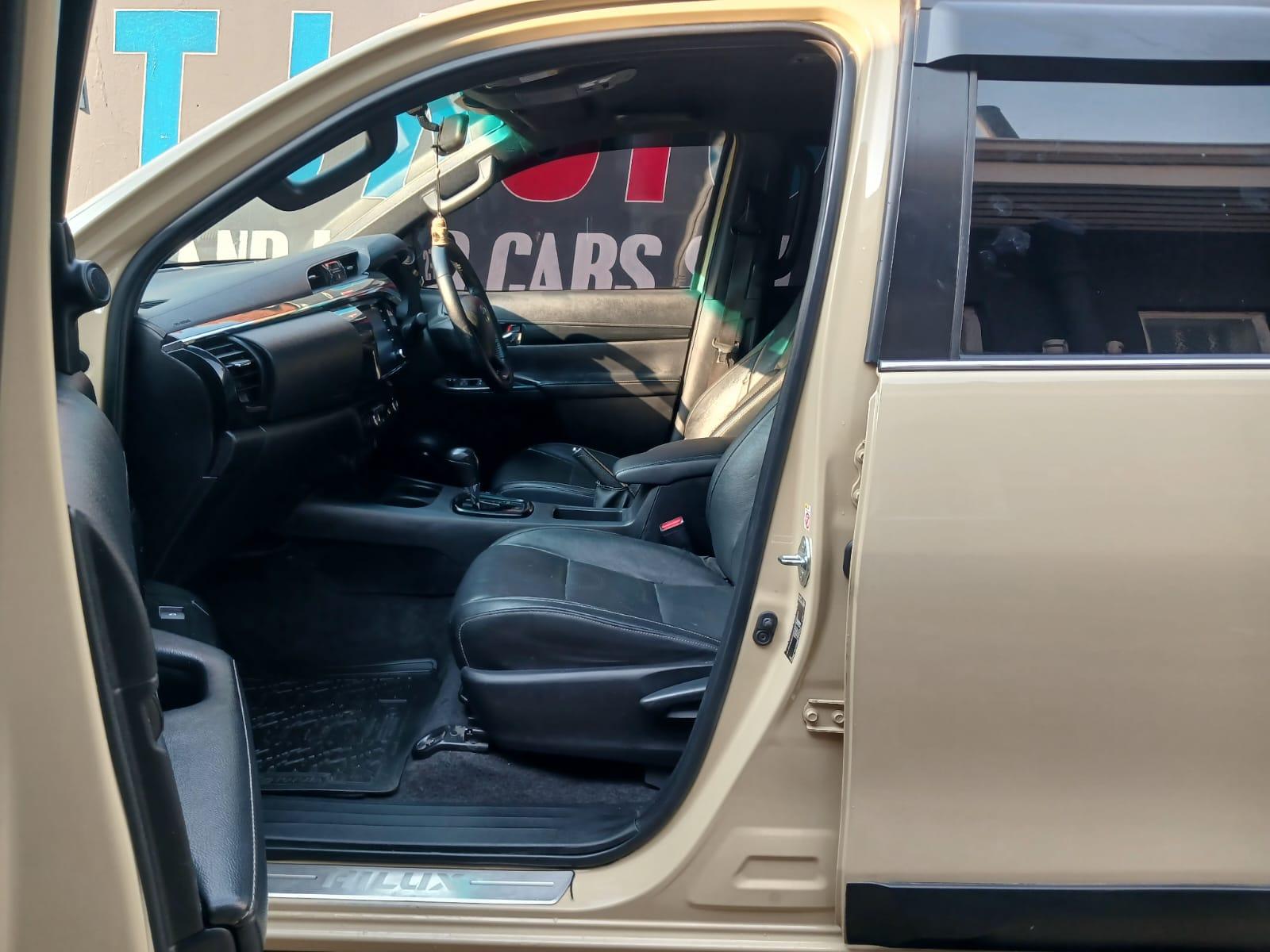 2020 Toyota Hilux 2.8 double cab legend 50 4x4 automatic — photo 11