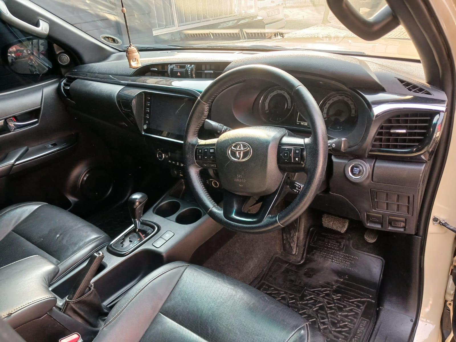 2020 Toyota Hilux 2.8 double cab legend 50 4x4 automatic — photo 9