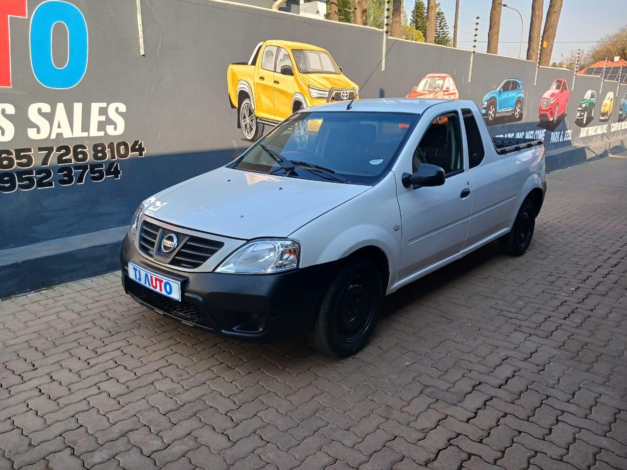 2014 Nissan Np200 1.6 safety pack