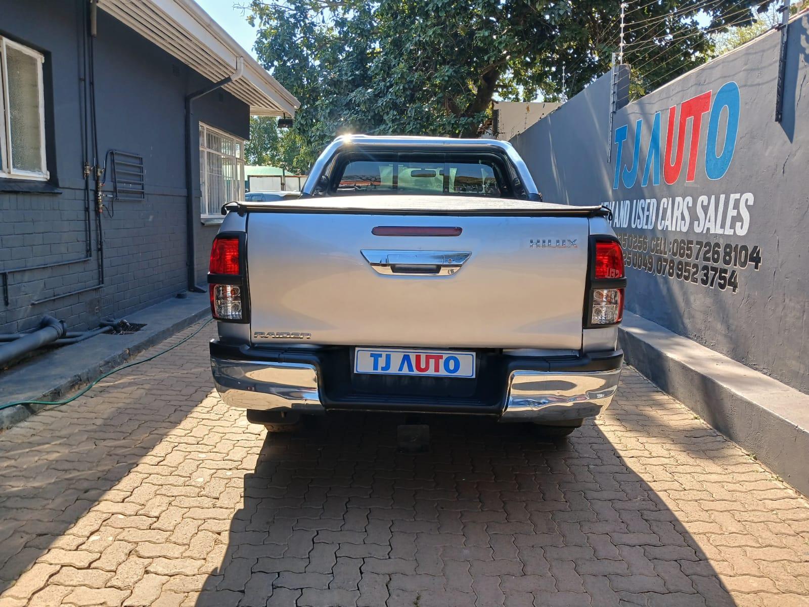 2019 Toyota Hilux 2.8gd6 extra cab automatic 4x2 — photo 6