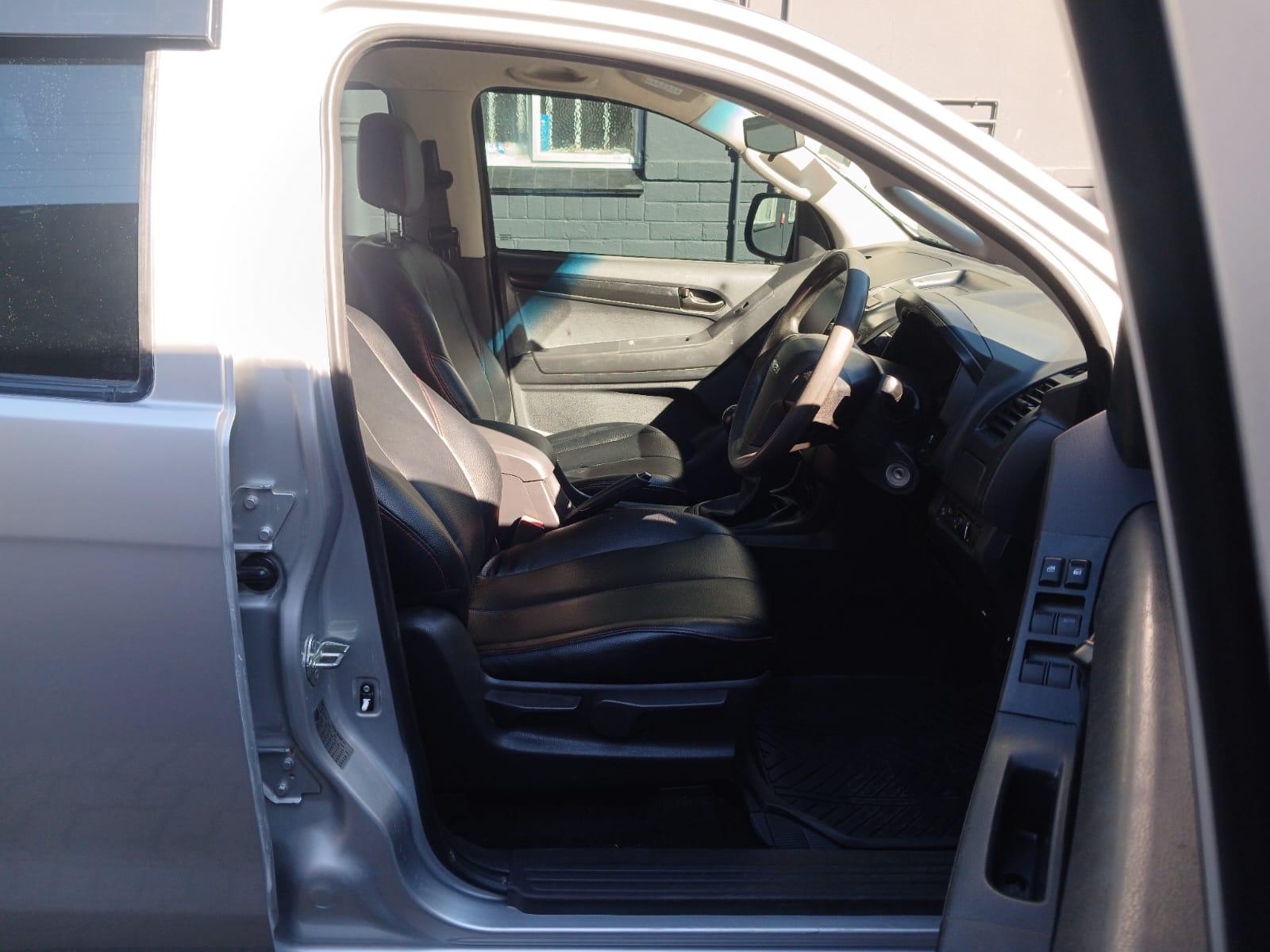 2022 Isuzu D-Max D MAX 250 X RIDER MANUAL 4X2 — photo 8