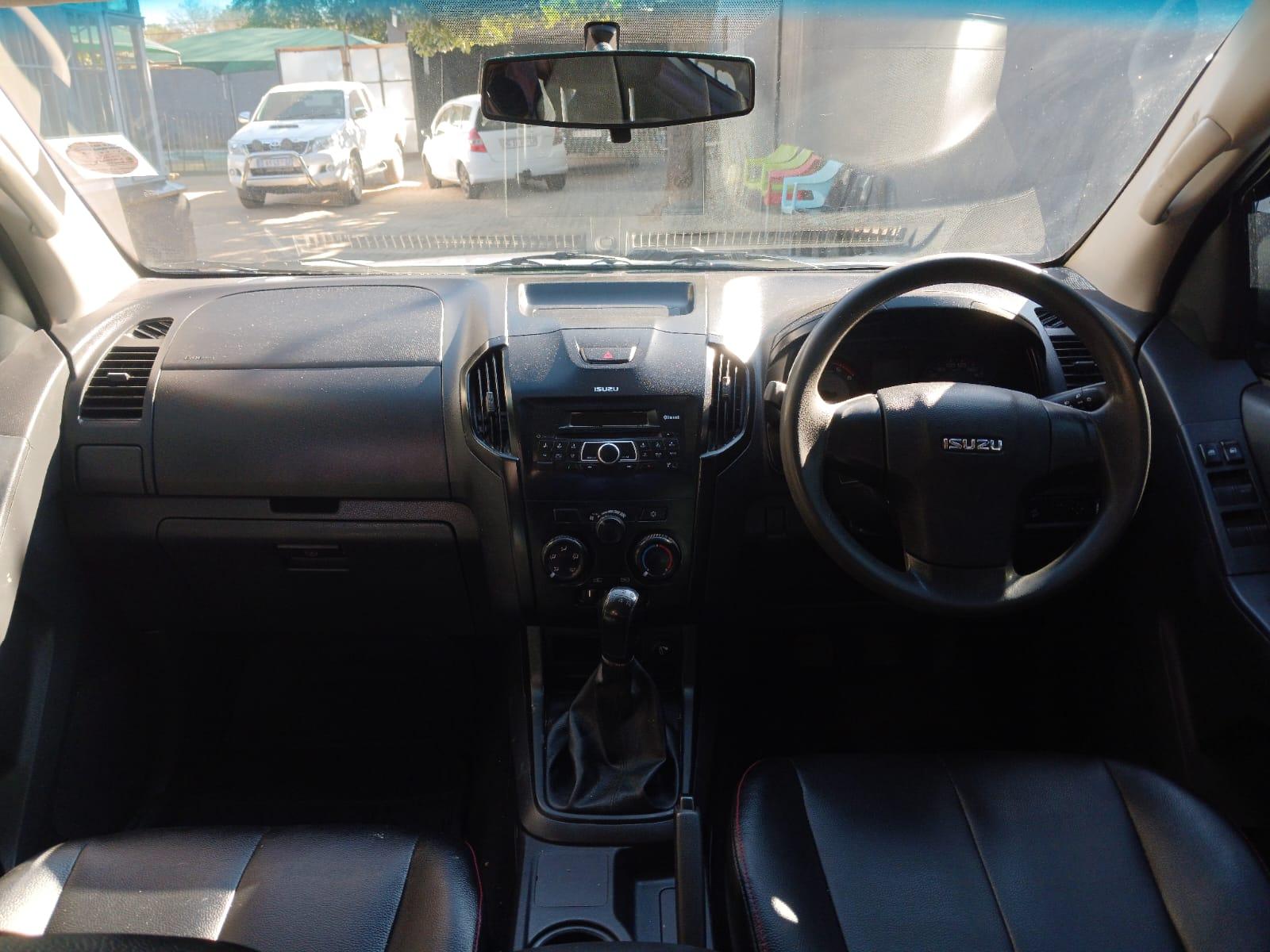 2022 Isuzu D-Max D MAX 250 X RIDER MANUAL 4X2 — photo 7