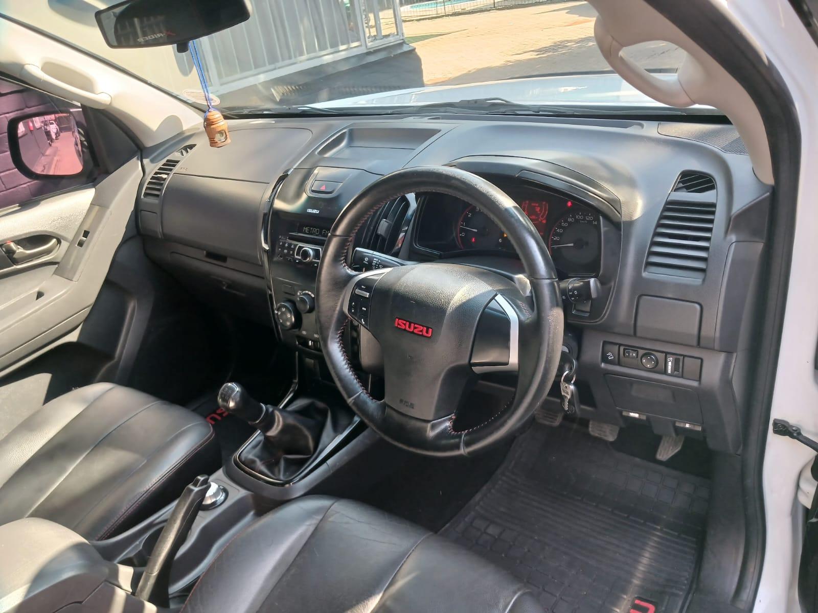 2019 Isuzu D-Max DMAX 250 X RIDER DOUBLE CAB 4X4 — photo 9