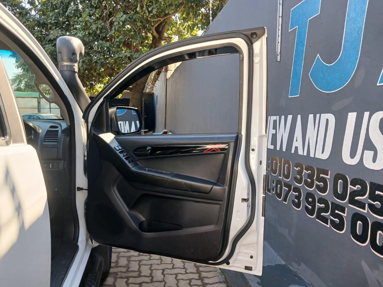 2019 Isuzu D-Max DMAX 250 X RIDER DOUBLE CAB 4X4 — photo 10