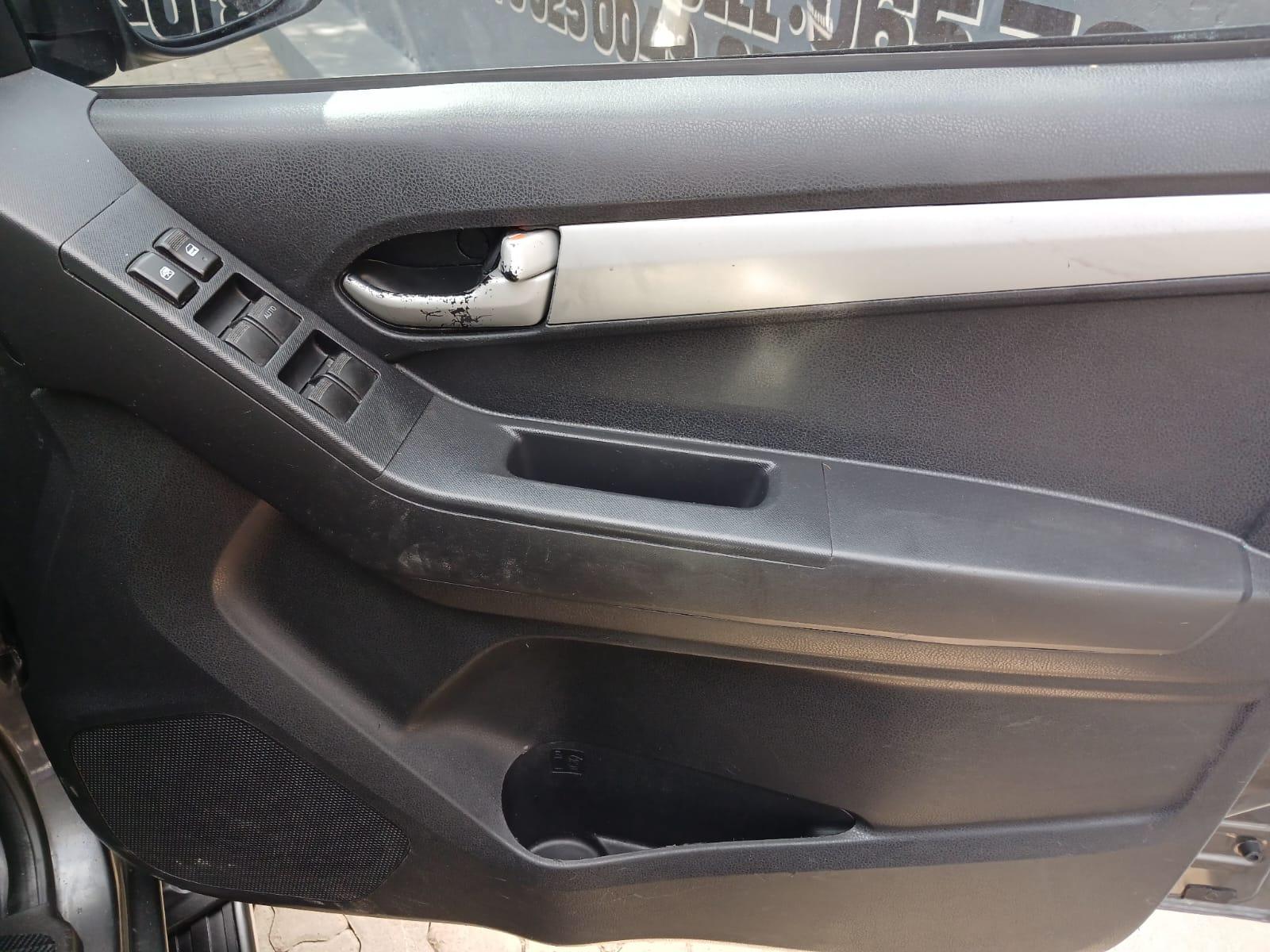 2015 Isuzu kb300 kb300 — photo 10
