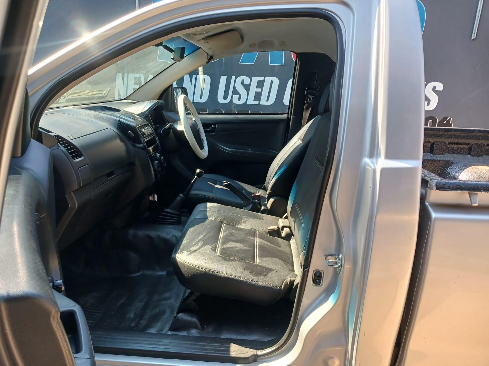 2020 Isuzu D-Max d max 250 4x2 — photo 9