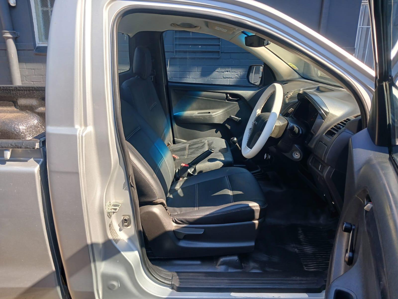 2020 Isuzu D-Max d max 250 4x2 — photo 8