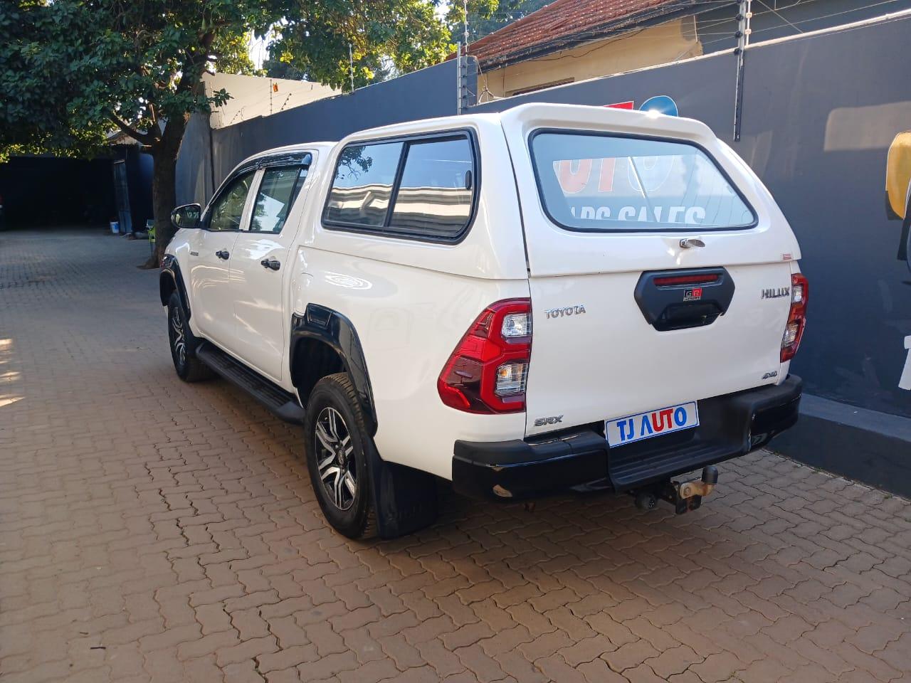 2019 Toyota Hilux 2.4 double cab 4x4 auto — photo 4