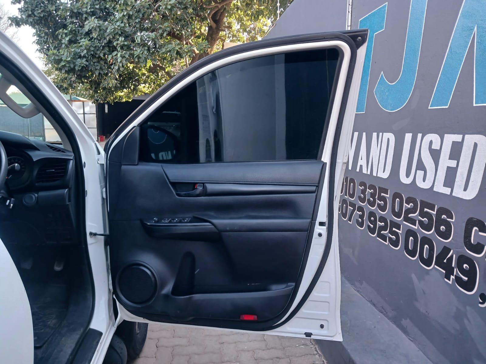 2016 Toyota Hilux 2,4 double cab 4x4 manual — photo 12