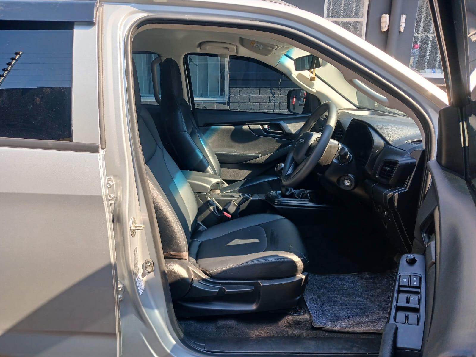 2025 Isuzu D-Max ISUZU D MAX 1.9 DOUBLE CAB 4X2 — photo 9