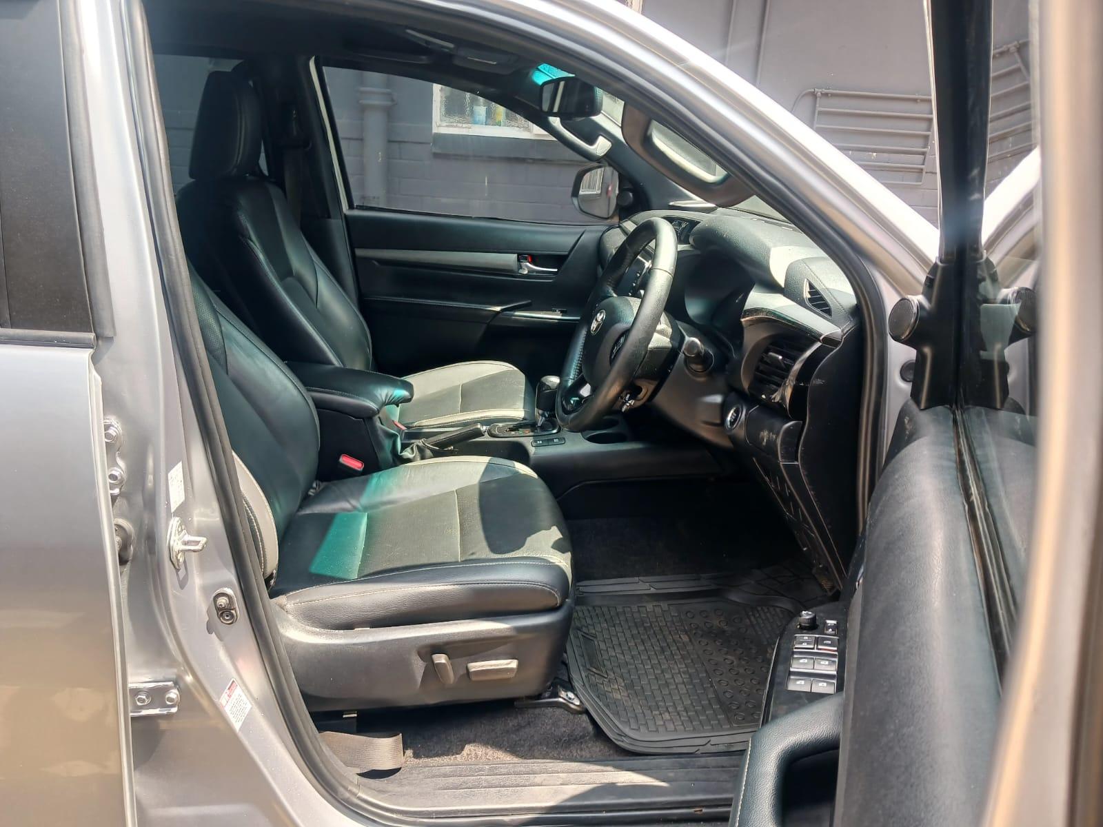 2021 Toyota Hilux 2.8 double cab legend 4x4 automatic — photo 9
