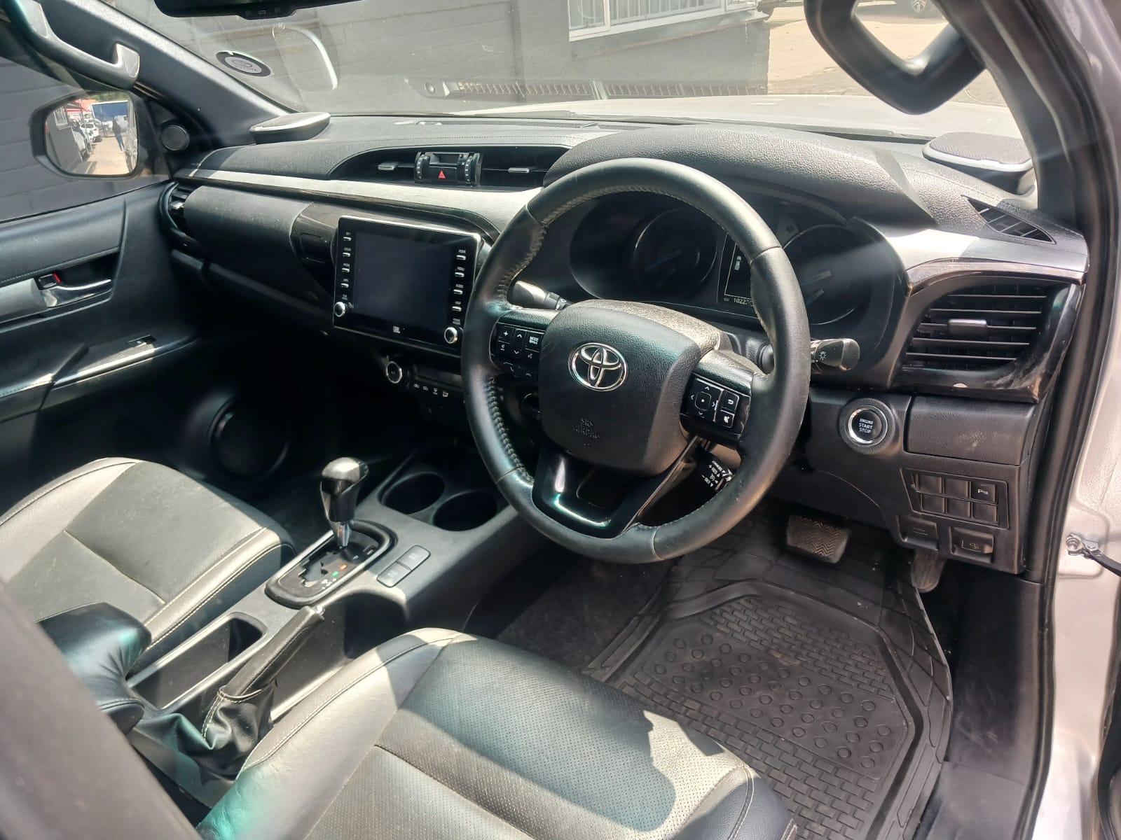 2021 Toyota Hilux 2.8 double cab legend 4x4 automatic — photo 10