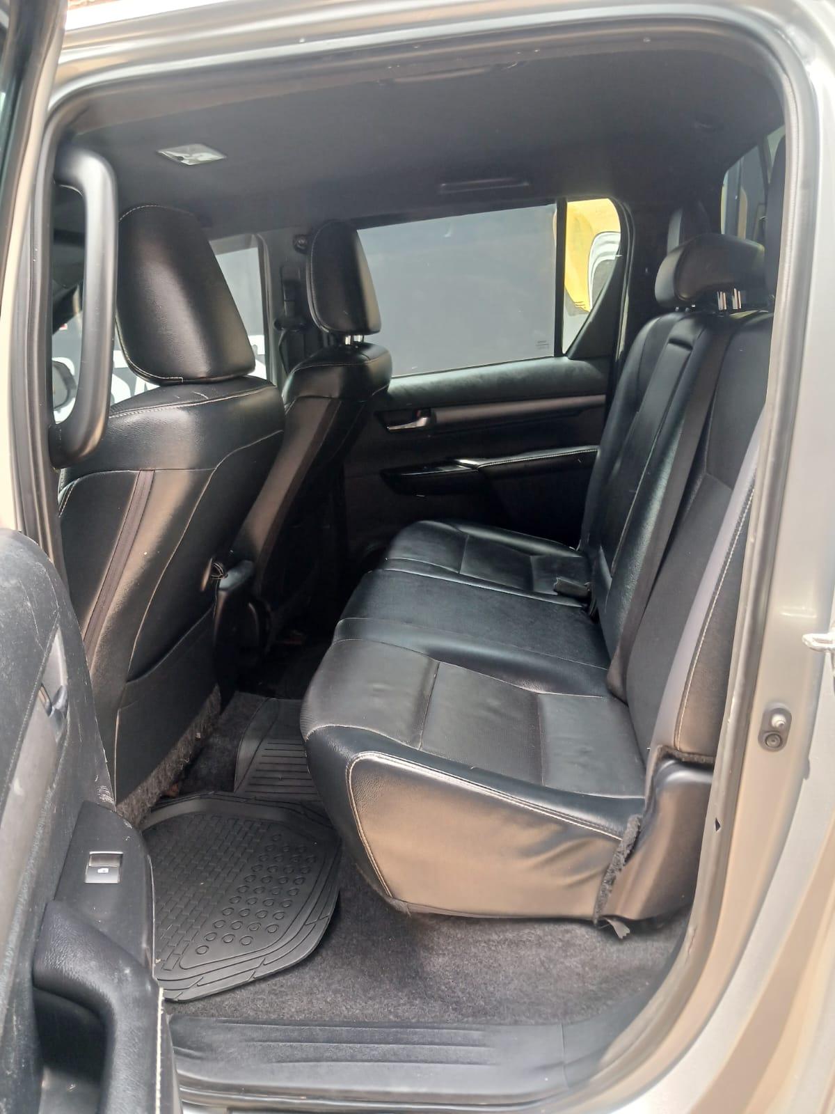 2021 Toyota Hilux 2.8 double cab legend 4x4 automatic — photo 11