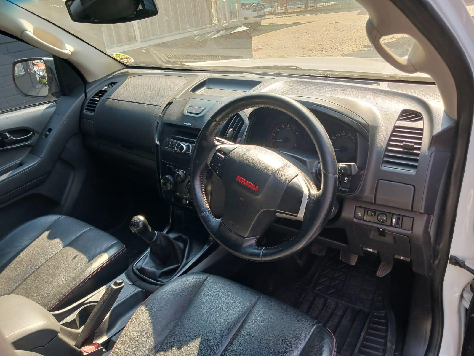2018 Isuzu KB250 ISUZU KB250 DOUBLE CAB X RIDER — photo 9