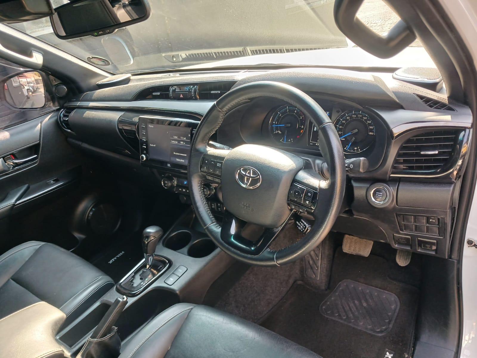 2023 Toyota Hilux 2.8 GD6 LEGEND 4X4 AUTOMATIC — photo 11