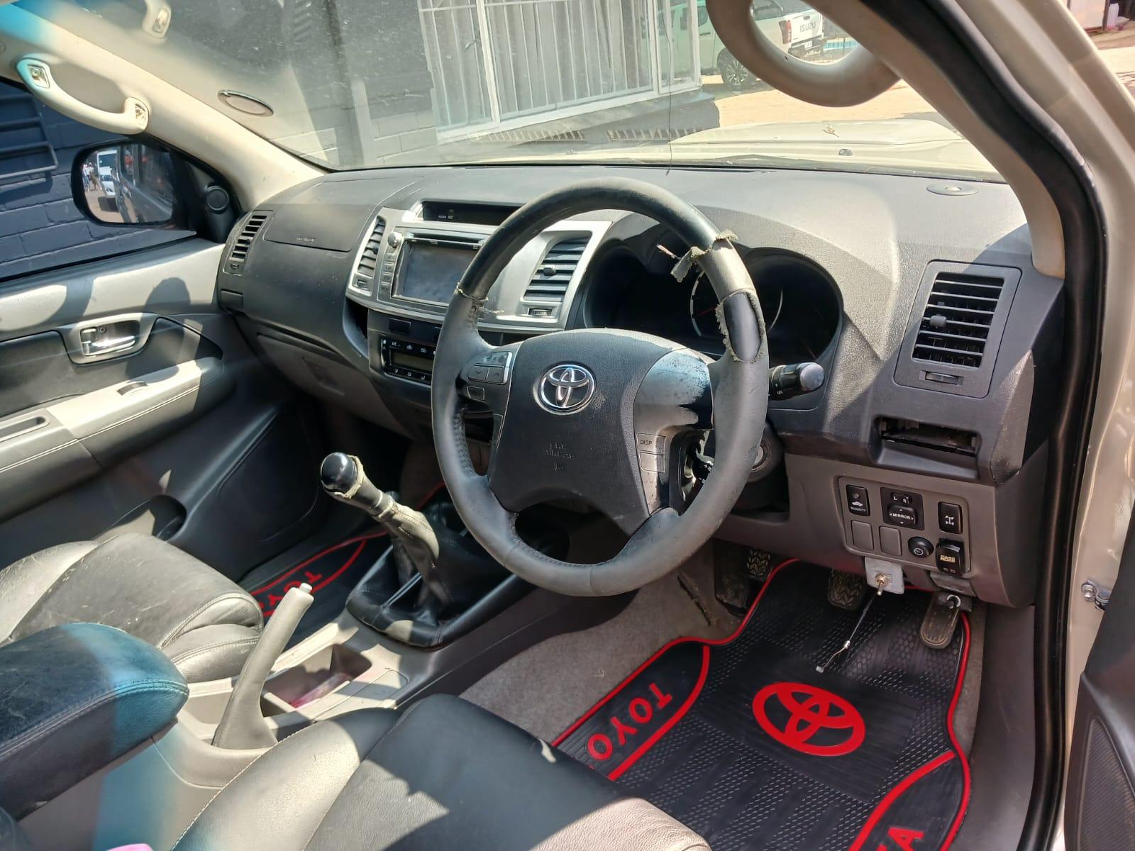 2012 Toyota Hilux 3.0 d4d double cab 4x4 manual — photo 10