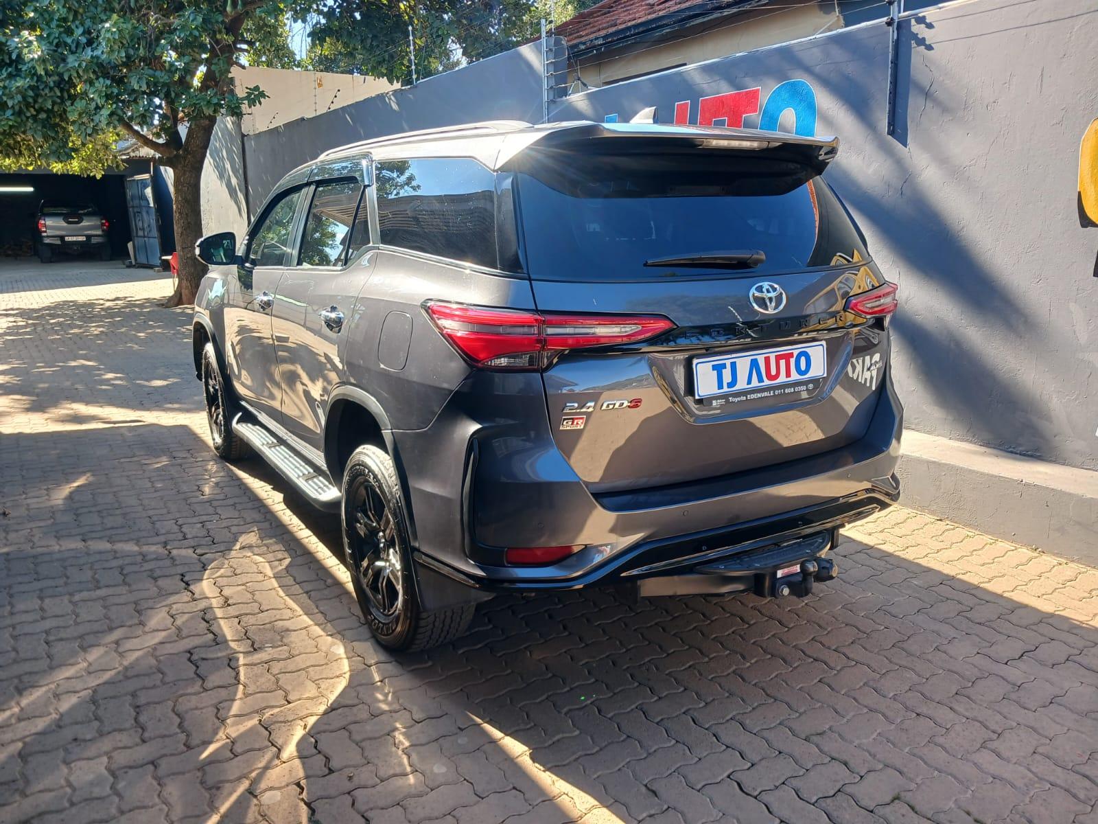 2023 Toyota Fortuner 2,4gd6 automatic 4x4 — photo 4