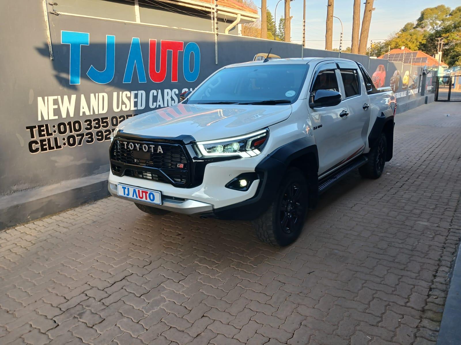2025 Toyota Hilux 2.4 double cab 4x4 auto — photo 1