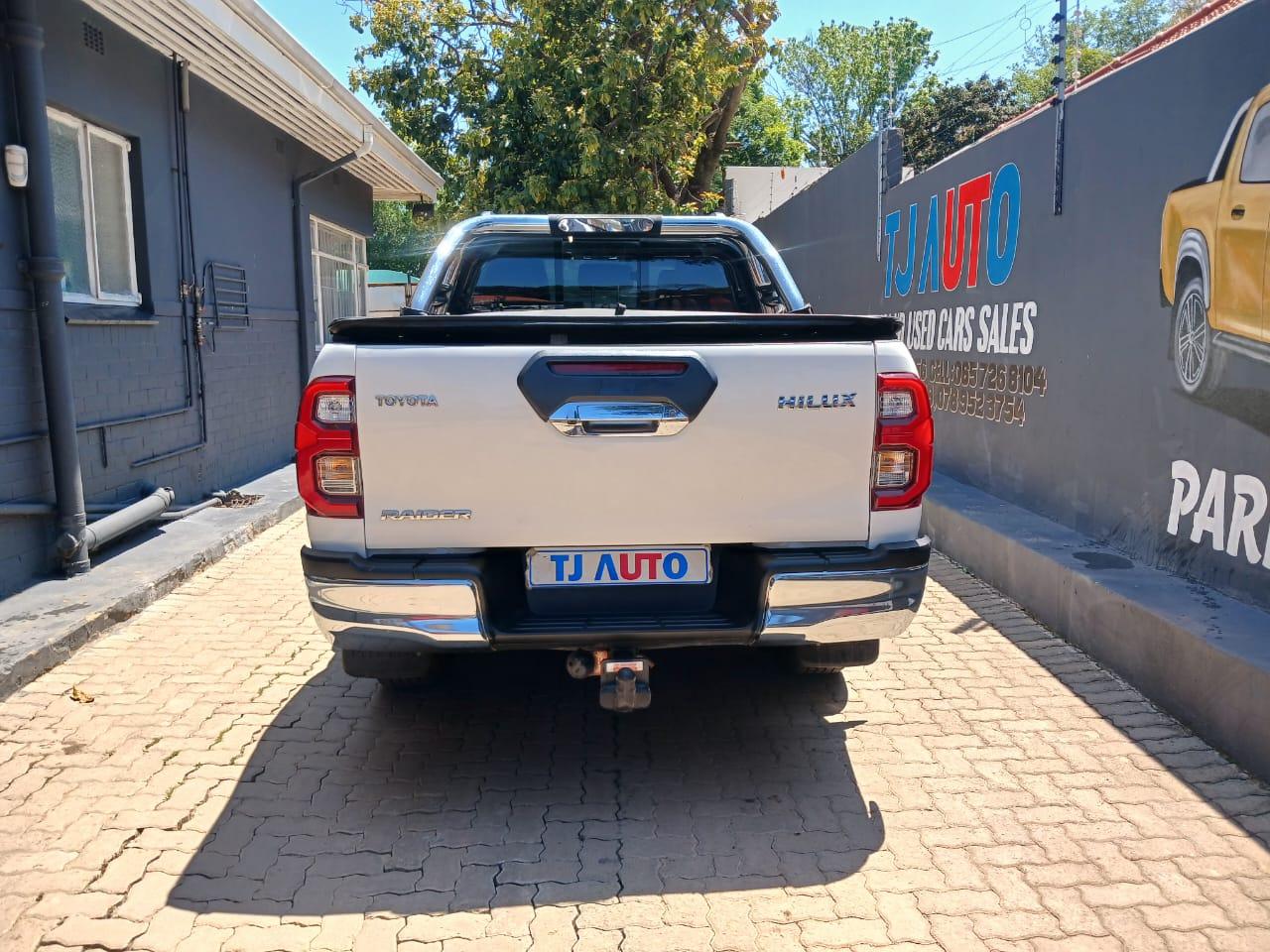 2017 Toyota Hilux 2.8GD-6 DOUBLE CAB RAIDER — photo 5