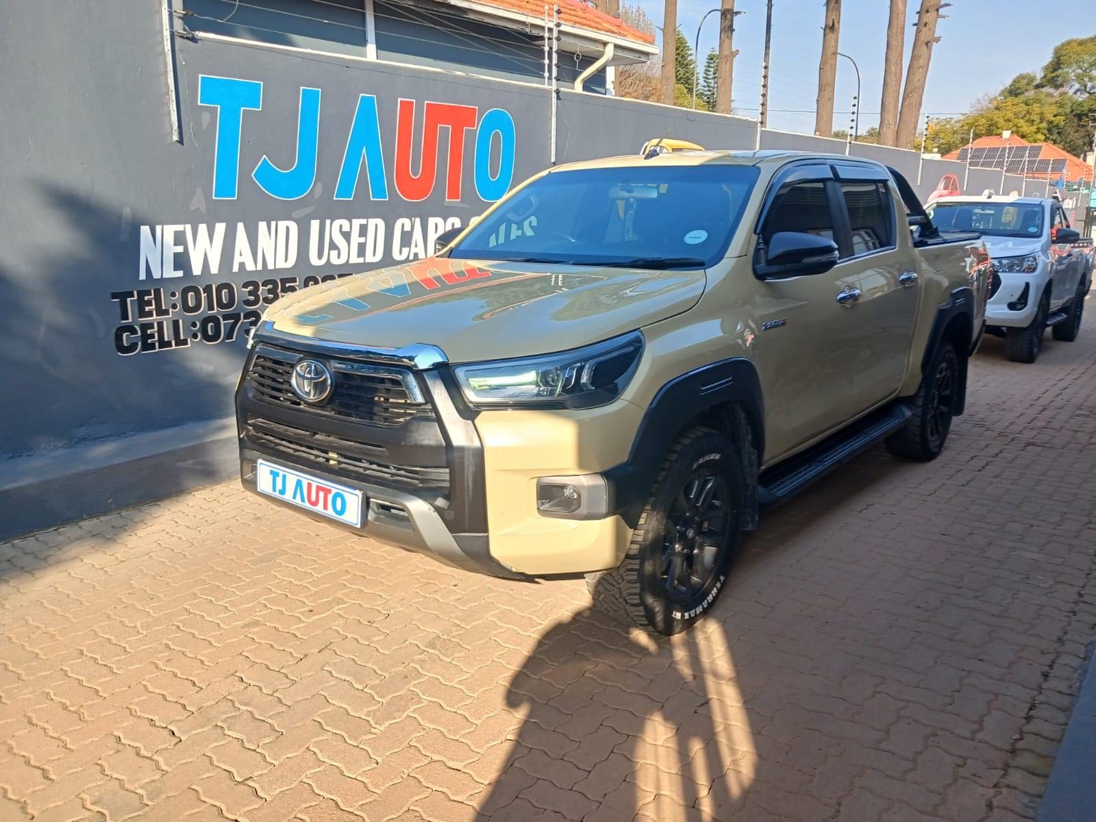 2020 Toyota Hilux — photo 1