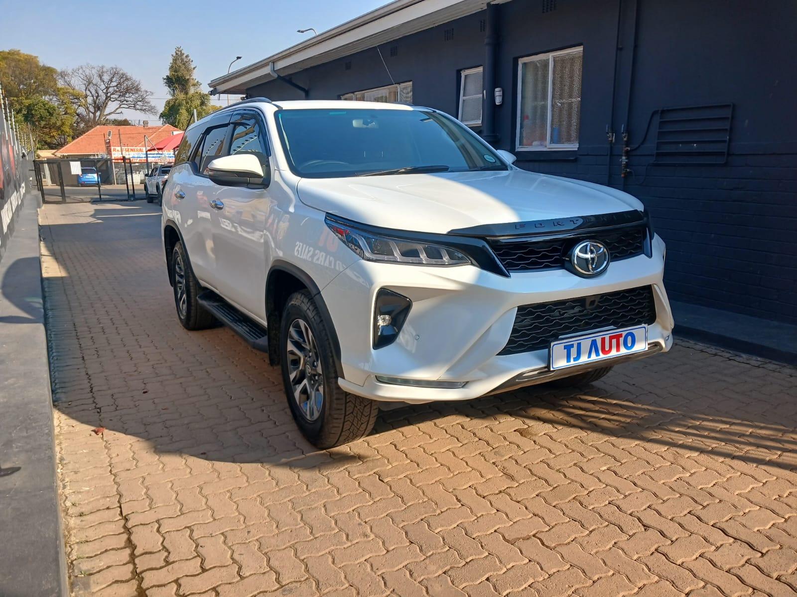 2025 Toyota Fortuner 2,4gd6 automatic 4x4 — photo 3
