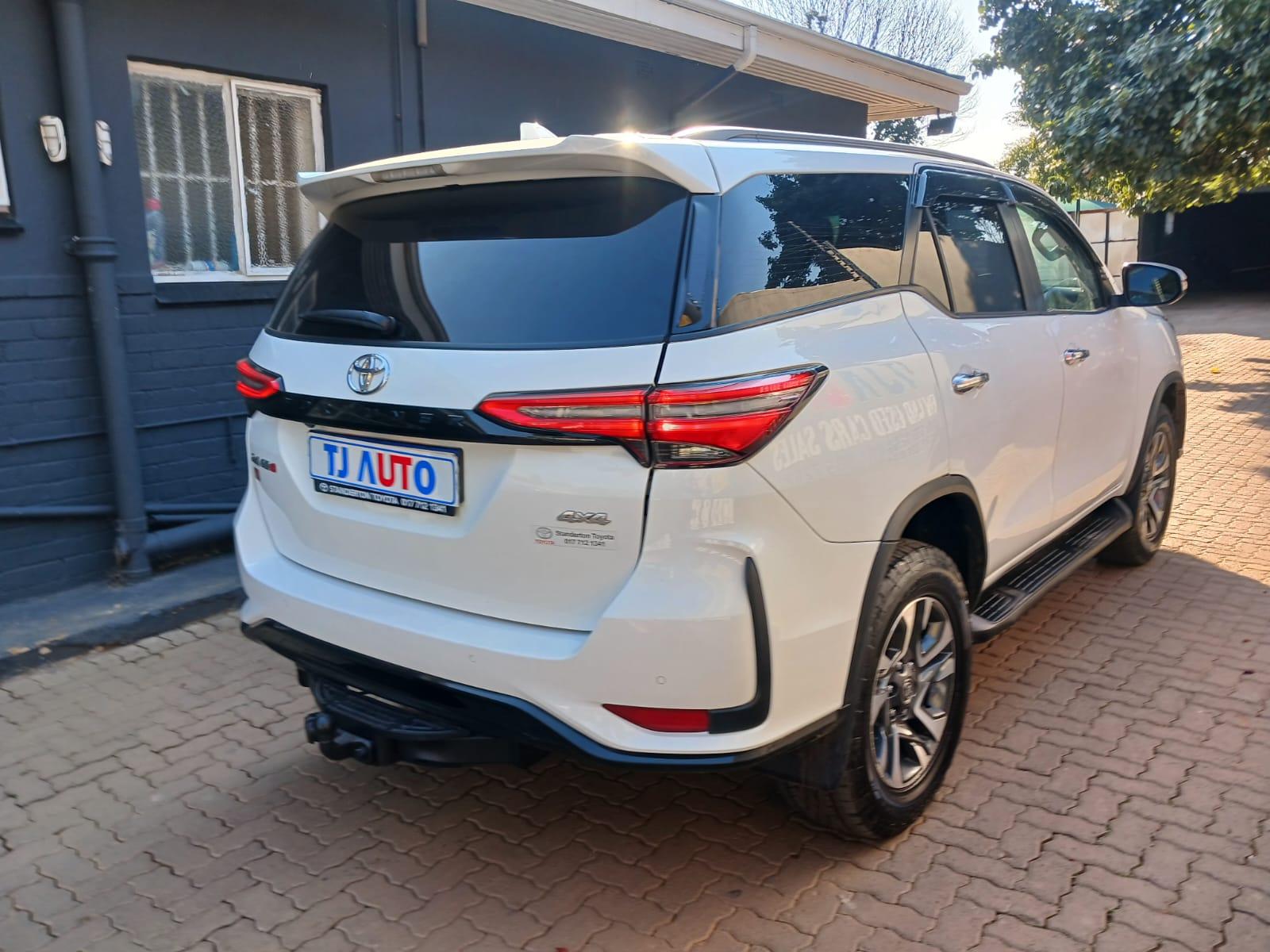 2025 Toyota Fortuner 2,4gd6 automatic 4x4 — photo 4