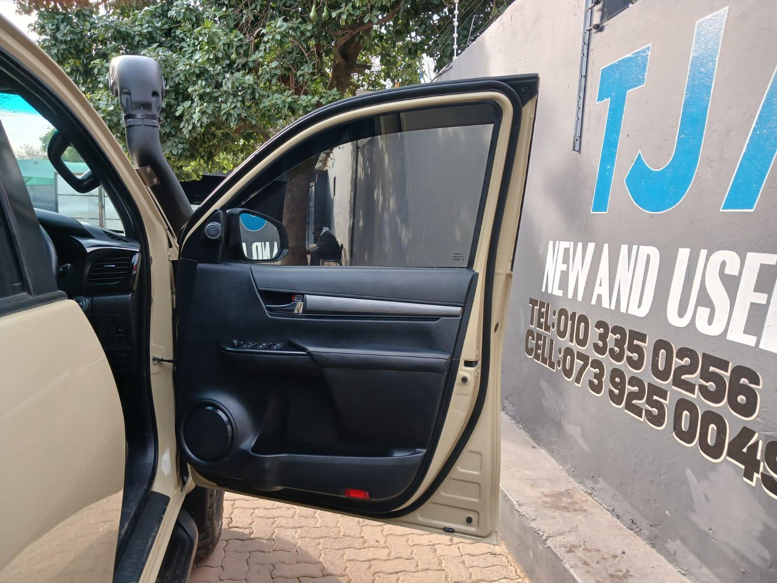 2022 Toyota Hilux 2.8 double cab legend 4x4 automatic — photo 11