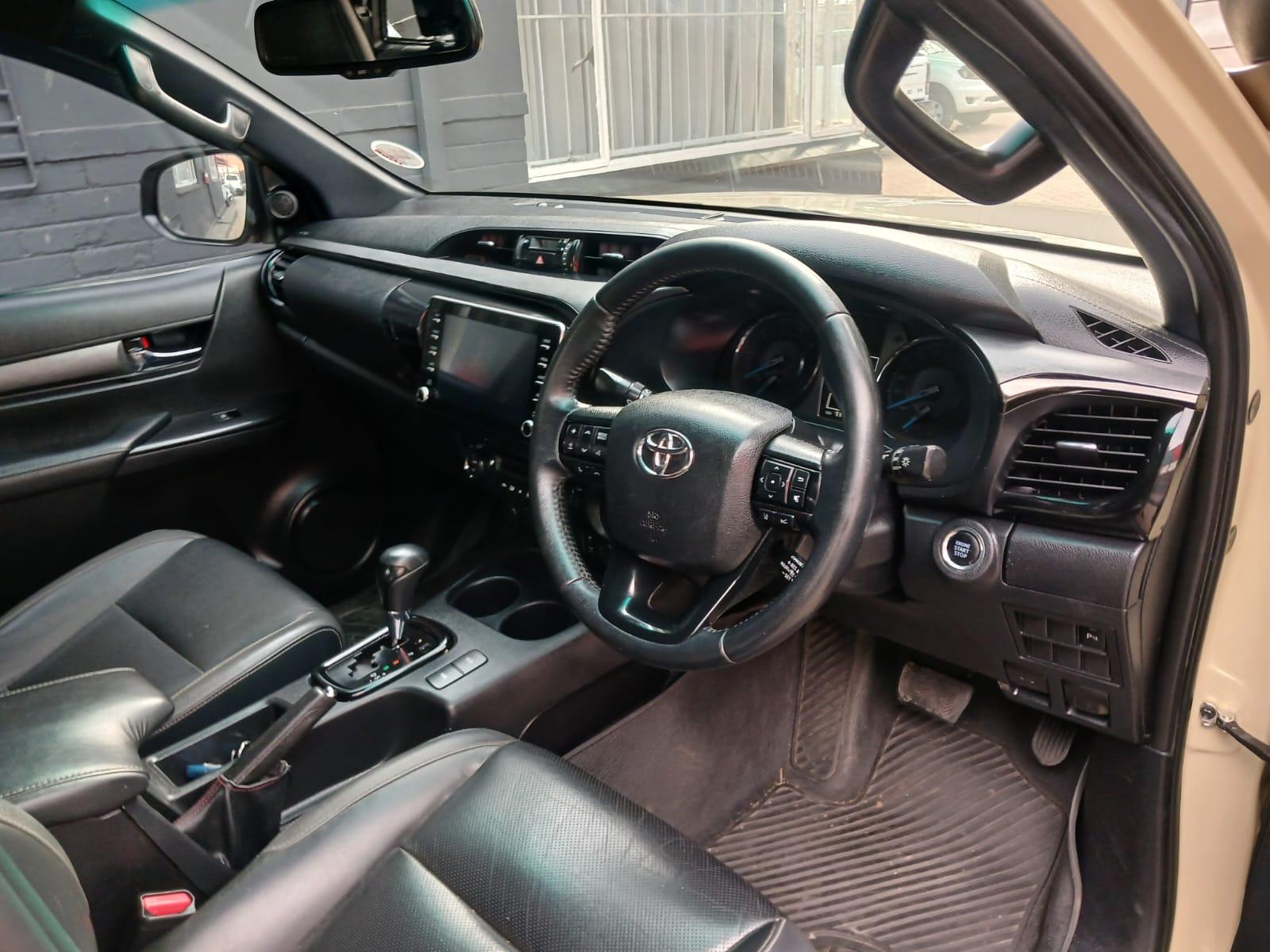 2022 Toyota Hilux 2.8 double cab legend 4x4 automatic — photo 10